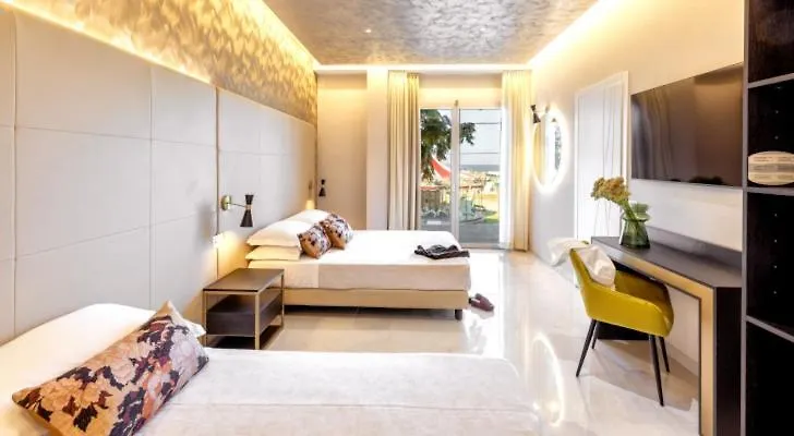 Hotel Mondial 리미니 3*,  이탈리아